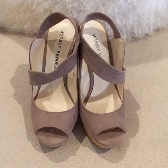 Audrey Brooke Taupe Suede Platform Wedges size 6 - Picture 2 of 6